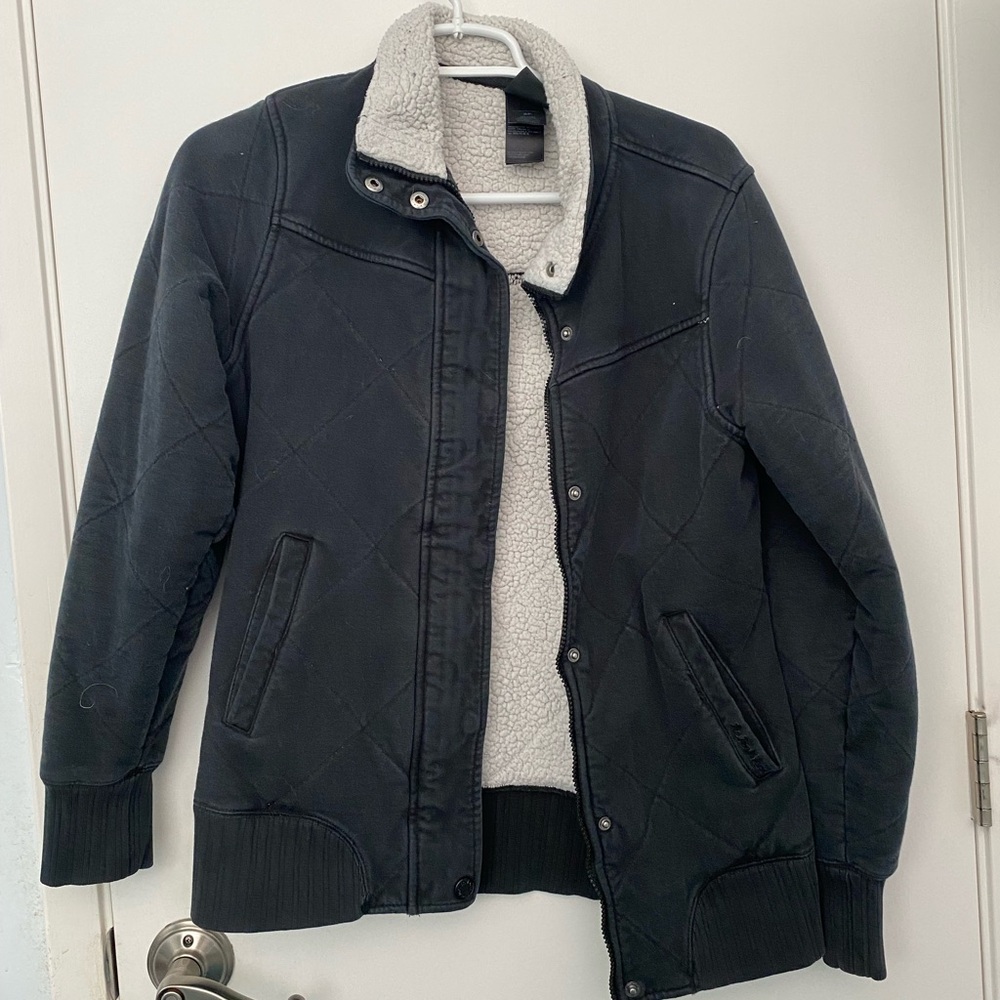 Sherpa lined quilted north face jacket size small